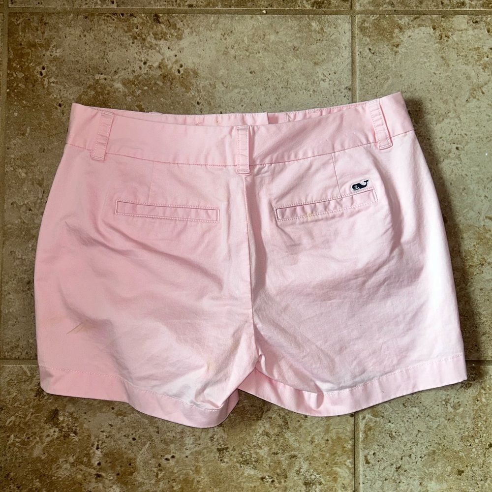 Light pink vineyard vines shorts